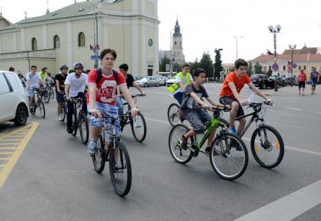 Elevii gojdişti promovează ciclismul, chiar dacă nu au destule piste în oraş (FOTO)