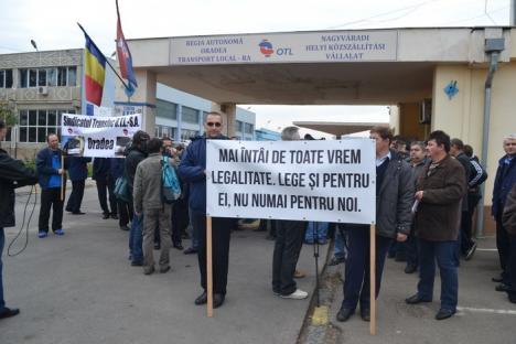Angajaţii OTL protestează pentru salarii mai mari şi acuză conducerea de "managment defectuos" (FOTO)