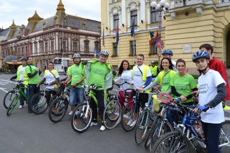 Bicicleta, cel mai rapid mijloc de transport în Oradea. Peste 500 de orădeni au pedalat victorioşi prin oraş (FOTO/VIDEO)