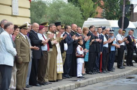 Deşteaptă-te, române! Ziua imnului, sărbătorită la Oradea cu momente artistice şi defilarea Gărzii de Onoare (FOTO)