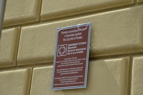 Clădirea Primăriei orădene şi-a reprimit însemnul de monument istoric