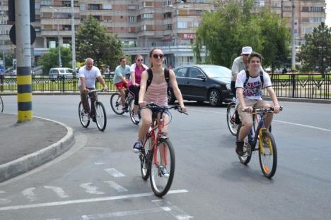 Elevii gojdişti promovează ciclismul, chiar dacă nu au destule piste în oraş (FOTO)