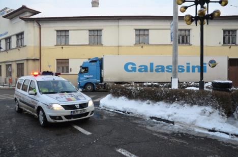 Aproape 20 de tone de alimente au plecat din Oradea către sinistraţii din Ialomiţa (FOTO)