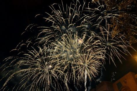 La mulţi ani, Oradea, la mulţi ani, orădeni! Ziua Oraşului s-a încheiat cu un somptuos foc de artificii (FOTO / VIDEO)