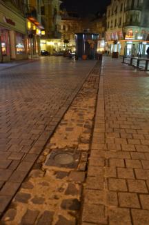 Corso în beznă! Făcut de mântuială, iluminatul din pavajul de pe strada Republicii şi-a dat obştescul sfârşit (FOTO)