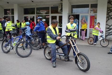 Bicicleta, cel mai rapid mijloc de transport în Oradea. Peste 500 de orădeni au pedalat victorioşi prin oraş (FOTO/VIDEO)