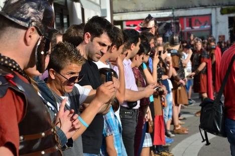 Patimile lui Hristos: Sute de orădeni l-au însoţit pe Iisus pe Drumul Crucii (FOTO / VIDEO)