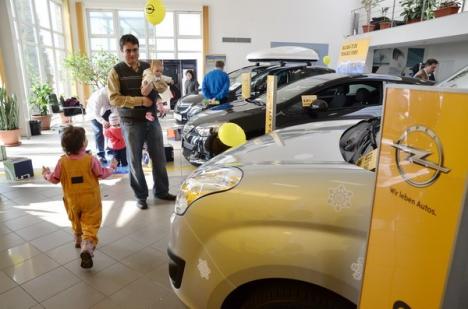 Noile modele Opel, testate de orădeni la Ziua Porţilor Deschise (FOTO)