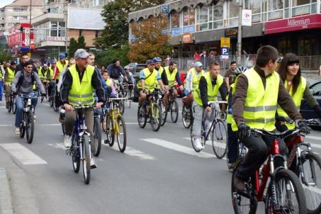 Bicicleta, cel mai rapid mijloc de transport în Oradea. Peste 500 de orădeni au pedalat victorioşi prin oraş (FOTO/VIDEO)