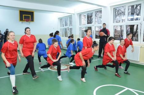 Şcoala "Ioan Slavici" are o sală de sport nouă (FOTO/VIDEO)