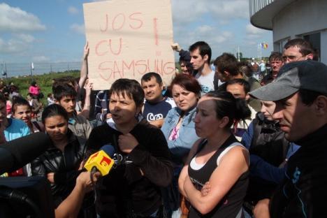 Scandal: Angajaţii Hanil au protestat în curtea societăţii şi se pregătesc de şomaj
