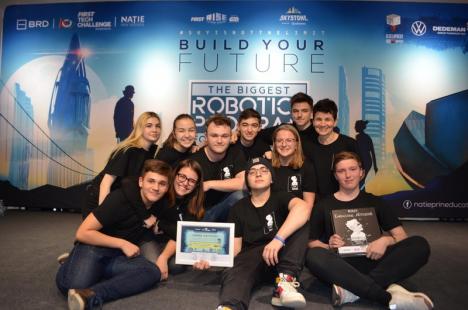 Un robot construit de liceenii din Beiuş s-a calificat la Campionatul Naţional de Robotică (VIDEO)