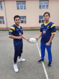 Doi elevi romi din Tărian vor reprezenta România la Turneul Internaţional de rugby-tag din Italia (FOTO)