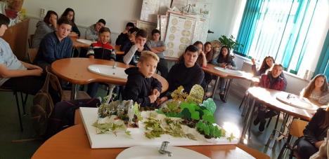 De vorbă cu natura: Ecotop i-a dus pe elevii bihoreni în ariile protejate din judeţ (FOTO)