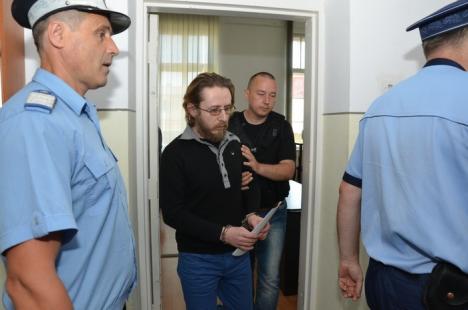 Acuzat de crimă, avocatul Moraru rămâne în arest (FOTO)