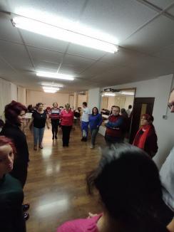 Educația în pași de dans: Profesori din Oradea au luat lecții de la un antrenor de dans (FOTO)