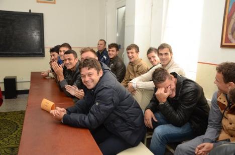 Echipa FC Bihor, în vizită la penitenciar (FOTO)