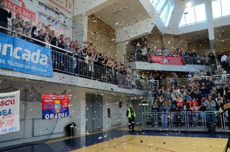 După un joc de mare luptă, CSM Oradea a câştigat prima dispută din play-off cu U Mobitelco Cluj (FOTO)