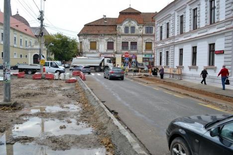 Dispar parcările din centru! Trotuarul din strada Dunării a fost lărgit cu aproape doi metri (FOTO)
