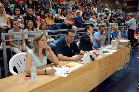 Naţionala de handbal feminin a dispus de Olanda la Oradea, cu scorul de 36-29 (FOTO)