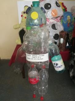 Ei colectează selectiv! Elevii din Bunteşti au învăţat ce este reciclarea (FOTO)