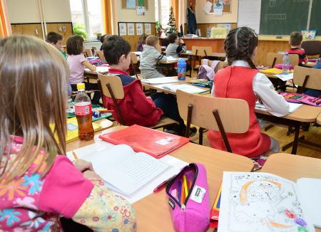 Veşti bune: Peste 11.000 de elevi din Oradea vor primi burse, inclusiv pentru rezultatele bune la învăţătură