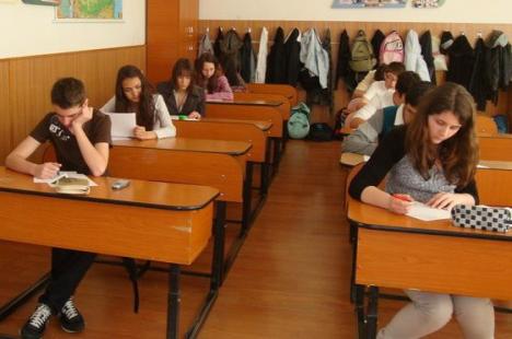 Peste 5.000 de elevi bihoreni încep examenele din cadrul Evaluării Naţionale