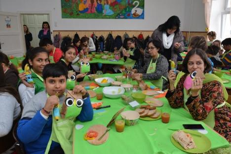 Punte între lumi. Mai mulţi elevi din New Delhi au sosit la Oradea într-un schimb cultural cu cei de la Şcoala Oltea Doamna (FOTO)