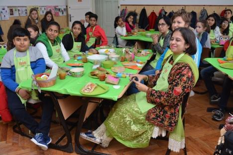 Punte între lumi. Mai mulţi elevi din New Delhi au sosit la Oradea într-un schimb cultural cu cei de la Şcoala Oltea Doamna (FOTO)