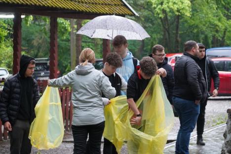 Școală în aer liber. Tabere de ecologie pentru elevi din tot Bihorul, în Luna curățeniei (FOTO)