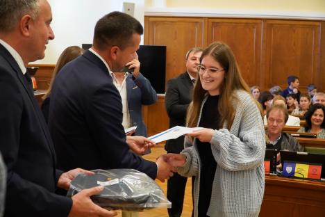 Excelenții Oradiei: Cei mai buni elevi din oraș au fost premiați de Primărie (FOTO)