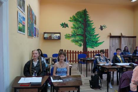 Lecţii de supravieţuire: Prigonite din cauza războiului, patru adolescente ucrainence se integrează în şcolile din Oradea (FOTO/VIDEO)