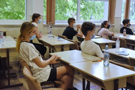 14 școli și grădinițe din Bihor, inclusiv din Oradea, funcționează exclusiv online din cauza infecțiilor SARS-CoV-2. În alte 75, sunt clase și grupe care trec în online