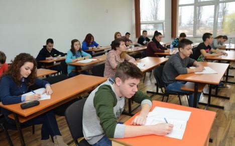 Elevii bihoreni din clasele a VIII-a, a XI-a şi a XII-a încep simulările examenelor naţionale