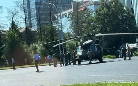 Un elicopter al armatei americane a aterizat forțat într-un sens giratoriu din București (FOTO / VIDEO)