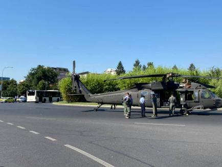 Un elicopter al armatei americane a aterizat forțat într-un sens giratoriu din București (FOTO / VIDEO)