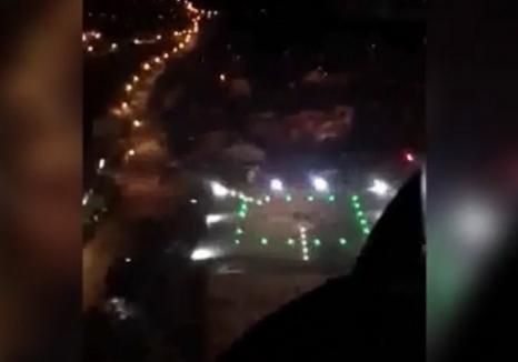 Imagini inedite: Cum aterizează un elicopter SMURD pe timp de noapte pe heliportul Spitalului Județean din Oradea (VIDEO)
