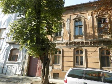 Patru spaţii comerciale de pe strada Ep. Mihai Pavel, scoase la vânzare de Administraţia Imobiliară Oradea