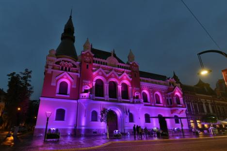 Palatul Episcopal Greco-Catolic, iluminat în roz, de Ziua mondială a luptei împotriva cancerului la sân