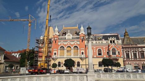 Turla Palatului Episcopal Greco-Catolic din Oradea a fost ridicată pe acoperiș. Declarațiile episcopului Virgil Bercea (FOTO / VIDEO)
