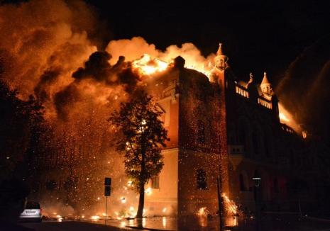 Directorul Electrica Oradea: Incendiul de la Palatul Episcopiei Greco-Catolice 'nu avea cum să pornească de la flama corpului de iluminat'