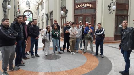 Studenţii orădeni, ghizi pentru colegii lor din străinătate. Peste 70 de tineri străini au venit la Universitatea din Oradea, cu burse Erasmus (FOTO)
