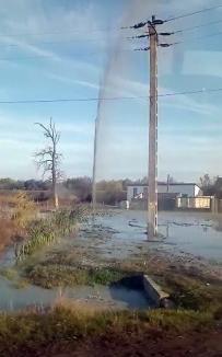Fenomen rar, la Sălard: erupţie la un foraj de apă! Pietrele care ţâşnesc din subteran au spart un acoperiş (FOTO / VIDEO)