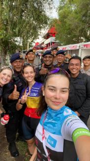 Pe bicicletă în jurul lumii: O sportivă din Oradea, singura româncă invitată într-o echipă de bicicliști de top (FOTO)