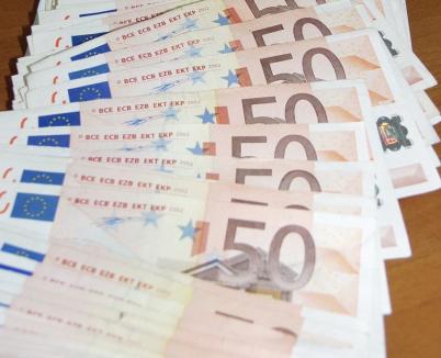 350.000 euro falşi, ridicaţi de la un ţigan: A vrut să-şi cumpere mici pe valută la Toamna Orădeană 