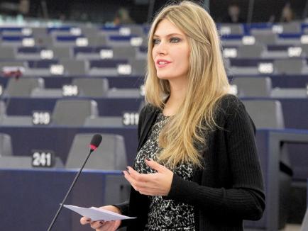 Scandal de corupţie în Parlamentul European: Vicepreşedinta Eva Kaili a fost arestată, anchetatorii ar fi ridicat de la ea 'saci cu bani'