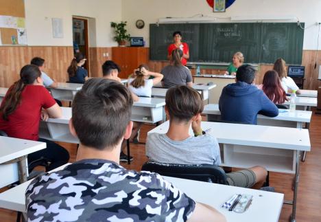 Simularea Evaluării Naţionale în Bihor: peste 64% dintre elevi au luat medii peste cinci