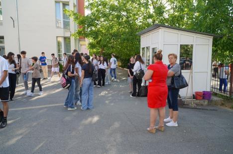 Evaluarea Naţională în Bihor, fără incidente: Peste 4.400 de elevi au susținut prima probă a examenului (FOTO)