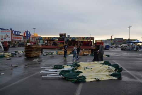 Festivalurile din Oradea, 'bătute' de furtună: Mai multe standuri şi umbrele au fost distruse, iar unele concerte anulate (FOTO/VIDEO)