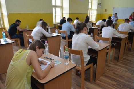 A început Bacalaureatul! Peste 4.200 de absolvenţi bihoreni susţin primul examen scris (FOTO)